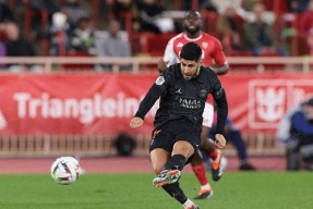 包含巴黎圣日耳曼训练开放日，训练课后扳平良机引观众欢呼，意甲在即，赛程密集仍需轮换的词条