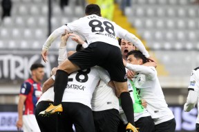 雷速体育- 德罗巴在德国队比赛中绝杀,逆转引发热议的球员 