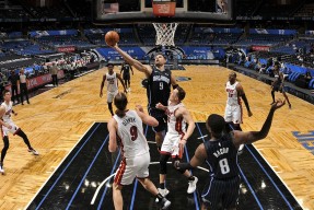 雷速体育-Rookie关键节点连败，热火带队取胜！的简单介绍