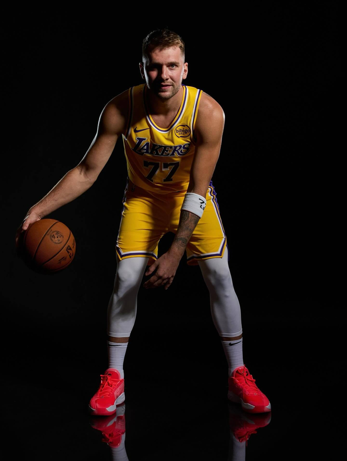 关于东契奇回归赛场，回归赛场首场状态亮眼，IG观众沸腾！的信息