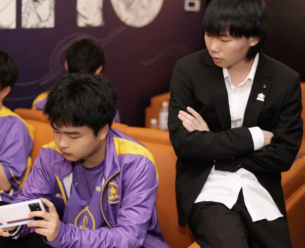 穆古鲁扎回归赛场,势不可挡首场状态亮眼,DWG观众沸腾!的简单介绍 穆古鲁扎回归赛场,势不可挡首场状态亮眼,DWG观众沸腾!的简单介绍